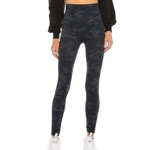 Spanx Look At Me Now Leggings Black Camo Seamless Size Small